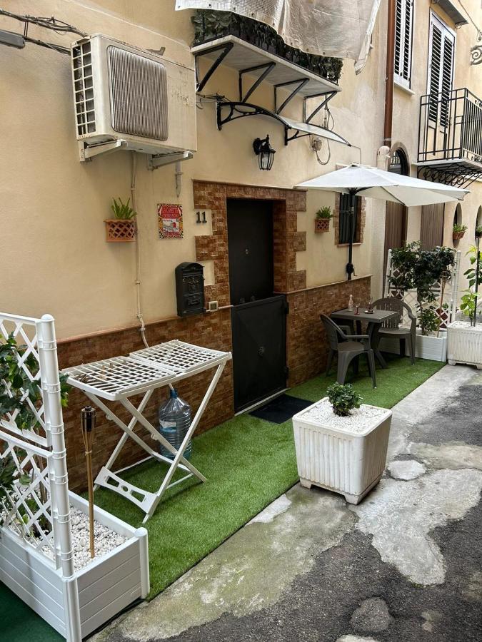 La Casetta Di Sharon Palermo Bagian luar foto