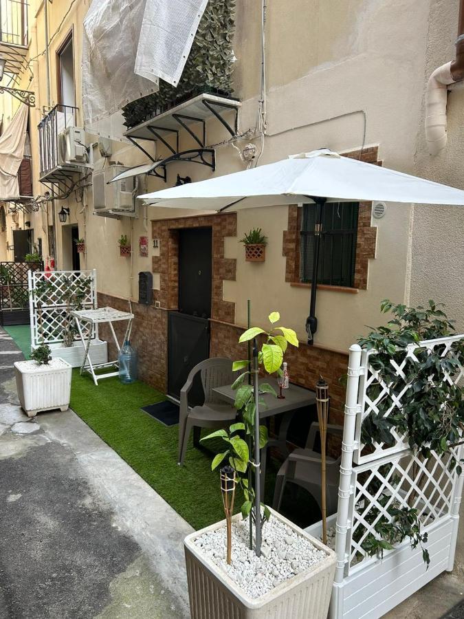 La Casetta Di Sharon Palermo Bagian luar foto