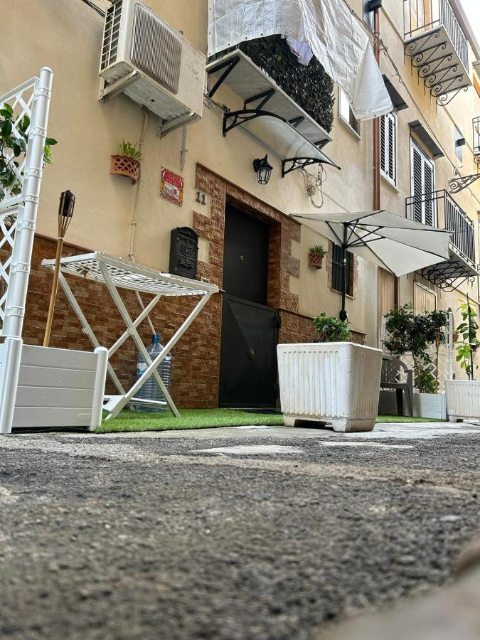 La Casetta Di Sharon Palermo Bagian luar foto